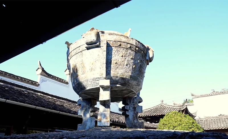 龍泉顏色如霜雪，良工咨嗟嘆奇絕【龍泉寶劍廠(chǎng)】